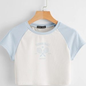 NWT SHEIN CROPPED BASEBALL T SHIRT